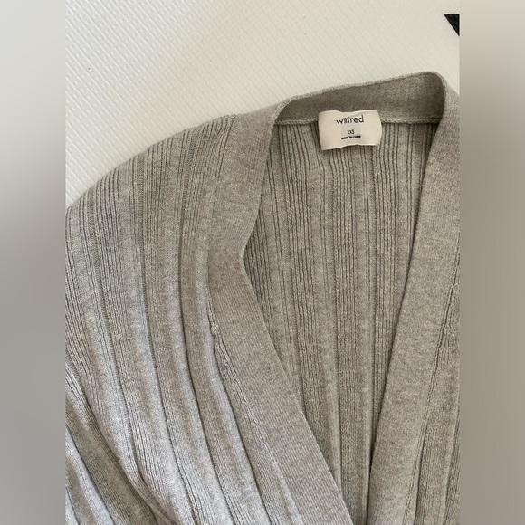 Aritzia Wilfred Thais Cardigan size XXS in colour light grey - Picture 2 of 5